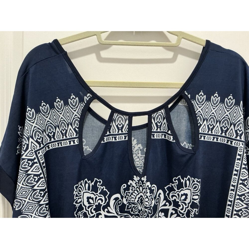 Lavish Plus Top 3X Handkerchief Design Blue White Upper Back Cut Outs - Picture 6 of 8